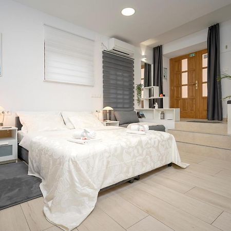 Luxor Hvar - Main Square Apartments Хвар Екстериор снимка