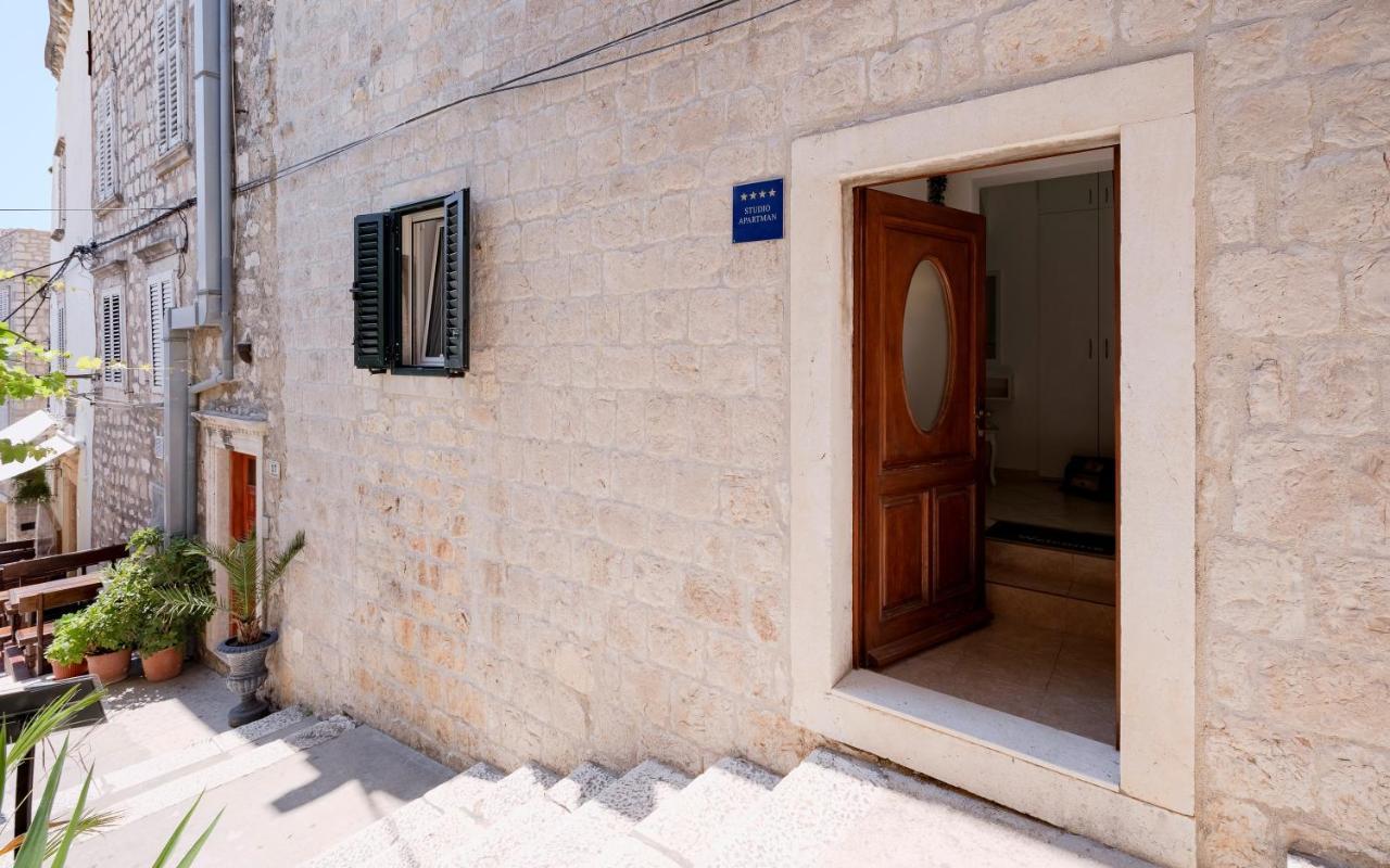 Luxor Hvar - Main Square Apartments Хвар Екстериор снимка