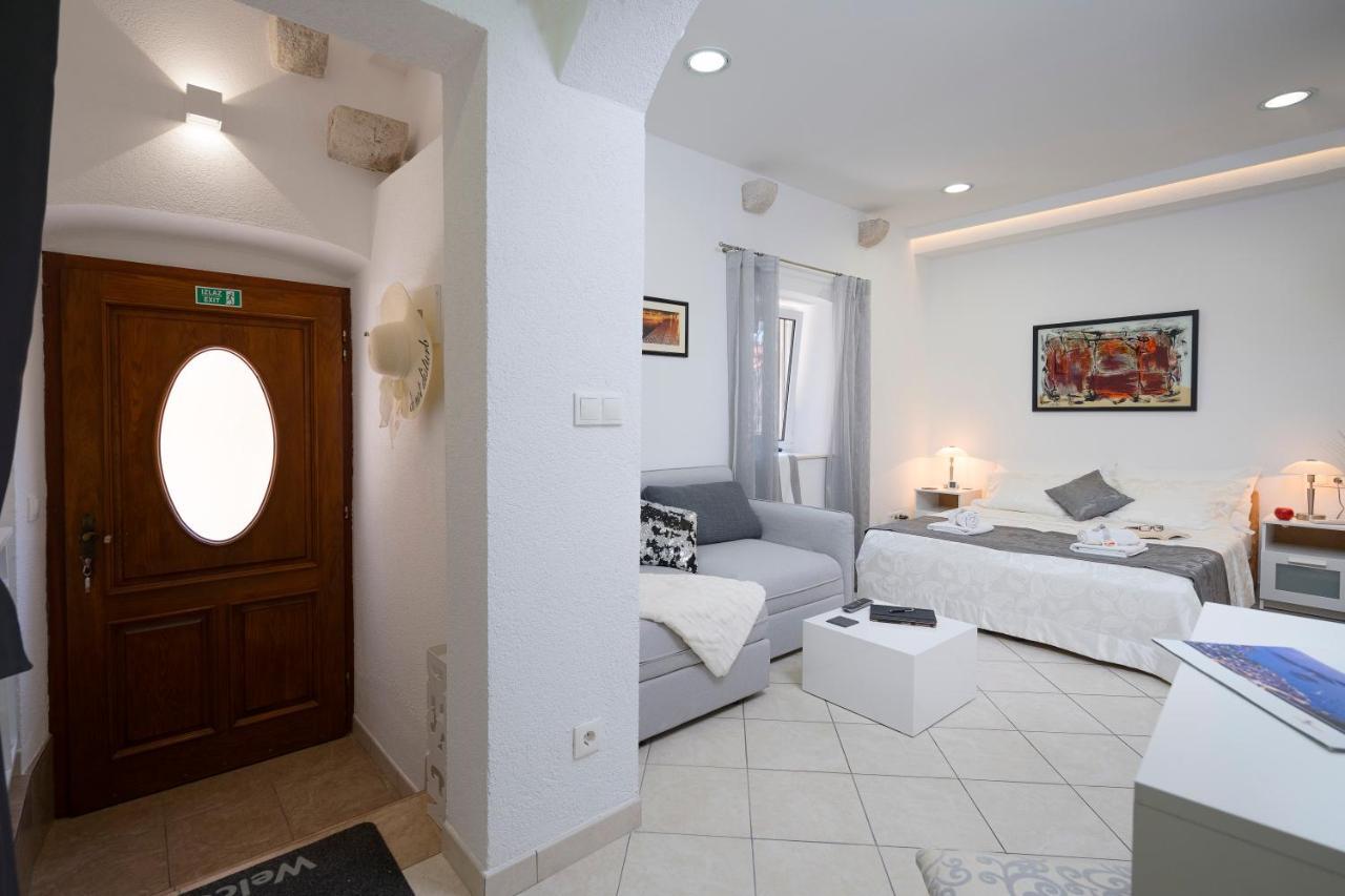 Luxor Hvar - Main Square Apartments Хвар Екстериор снимка